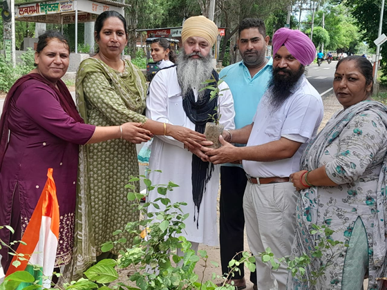 Sawan Mela and Daughters Awakening Manch Mahilpur did philanthropic work by distributing saplings on the occasion of Independence Day.